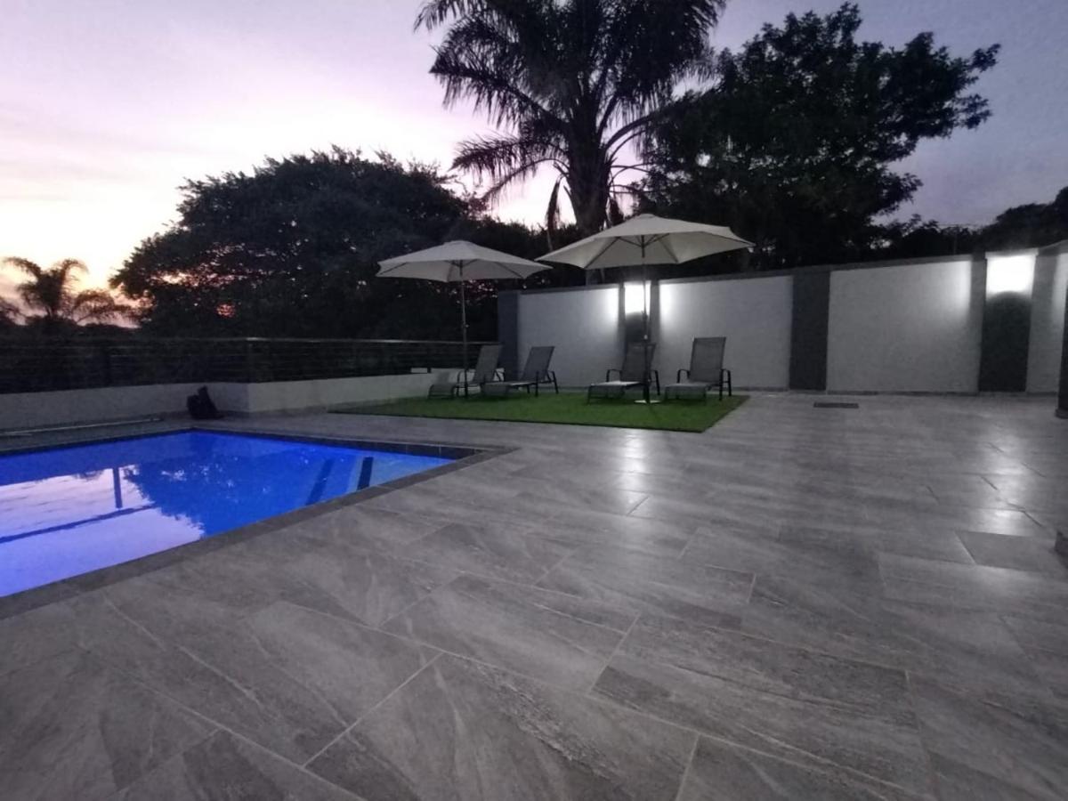 Casa De Luxe Hotel Ballito Exterior photo